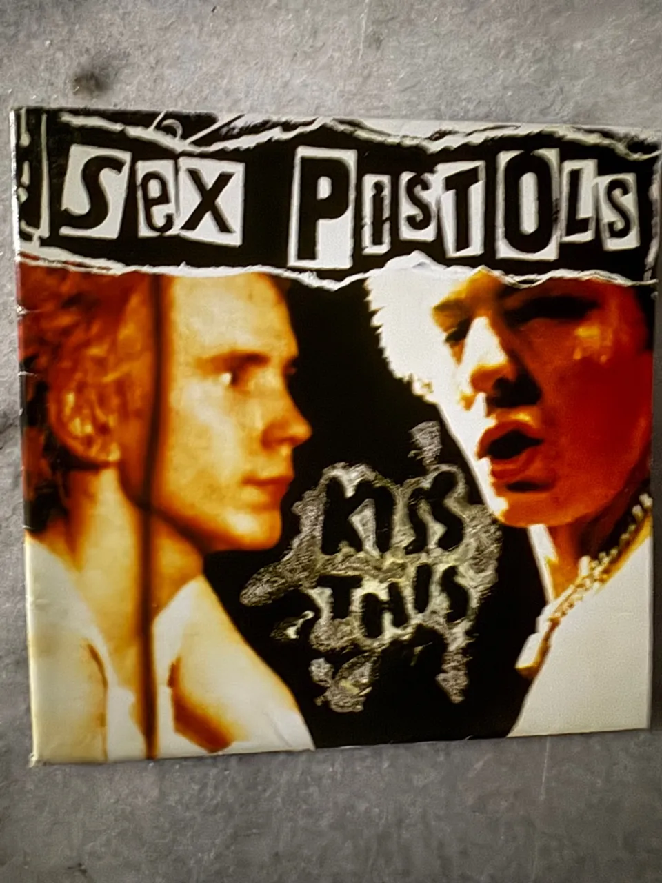 SEX PISTOLS - KISS THIS (NEVER MIND + 8 MÚSICAS)