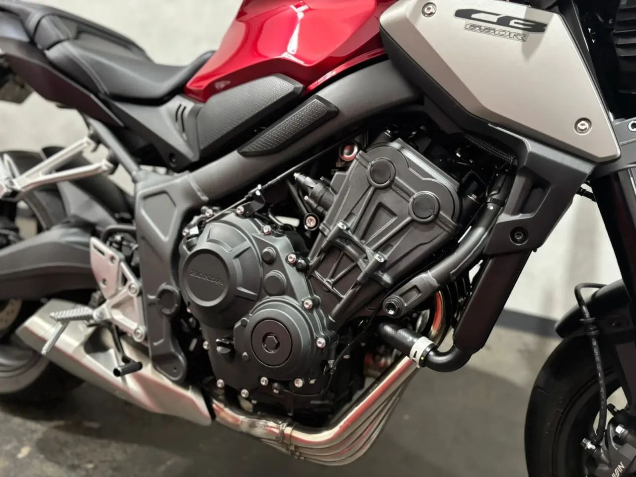 HONDA CB 650 R ABS VERMELHO 2024 - Foto 5