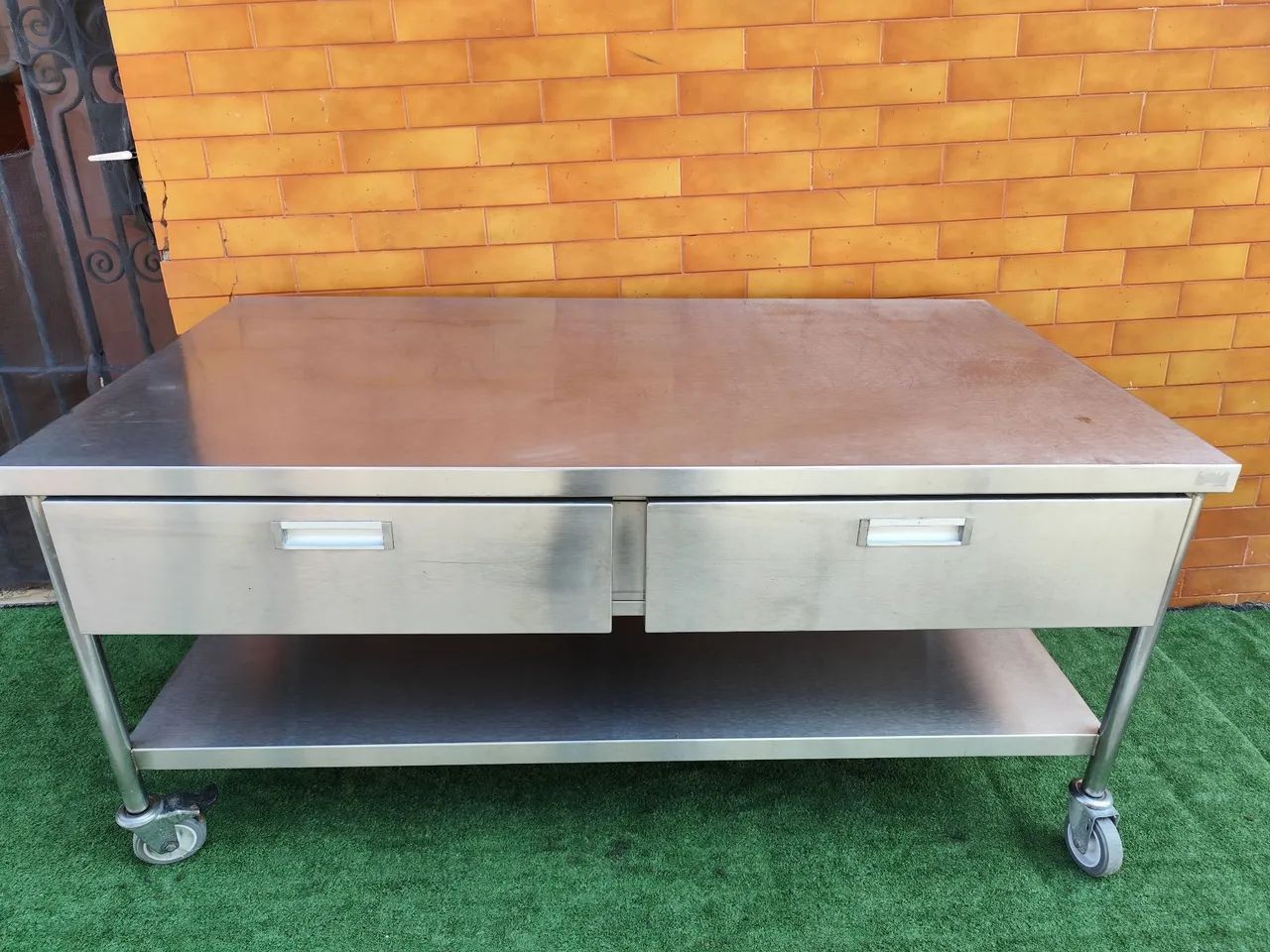 Mesa de Aço Inox com 2 Gavetas e Prateleira