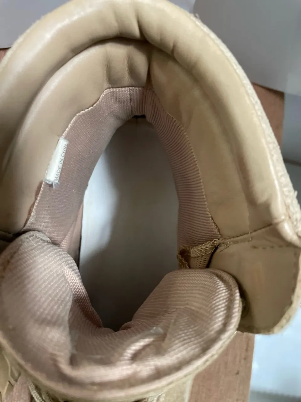 Bota Bege Confortável e Estilosa