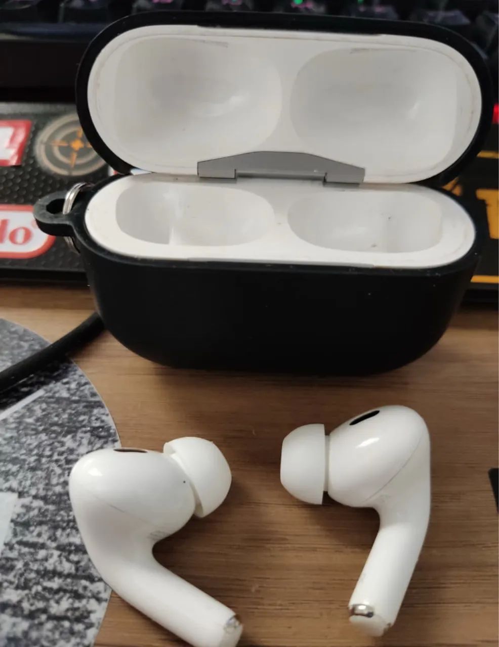 AirPods 464308482439042121