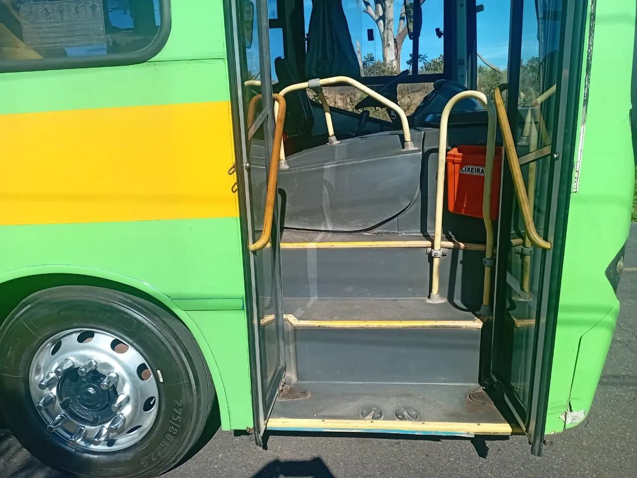 Ônibus Escolar em Ótimo Estado