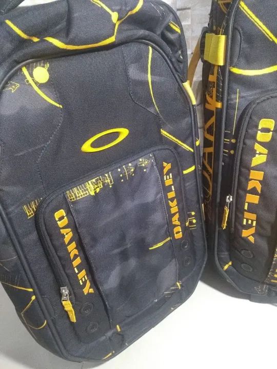 Kit raridade de malas Oakley com rodinhas - Foto 2
