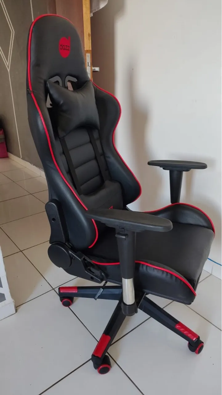 Cadeira Gamer Dazz com Rodas e Design Ergonômico