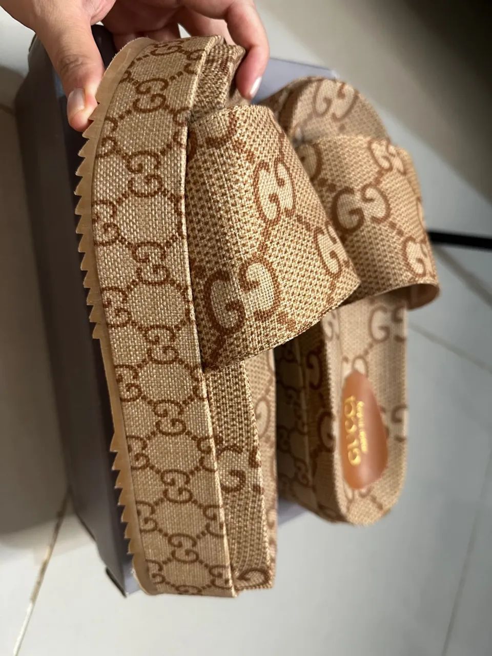 Sandálias Gucci GG - Foto 4