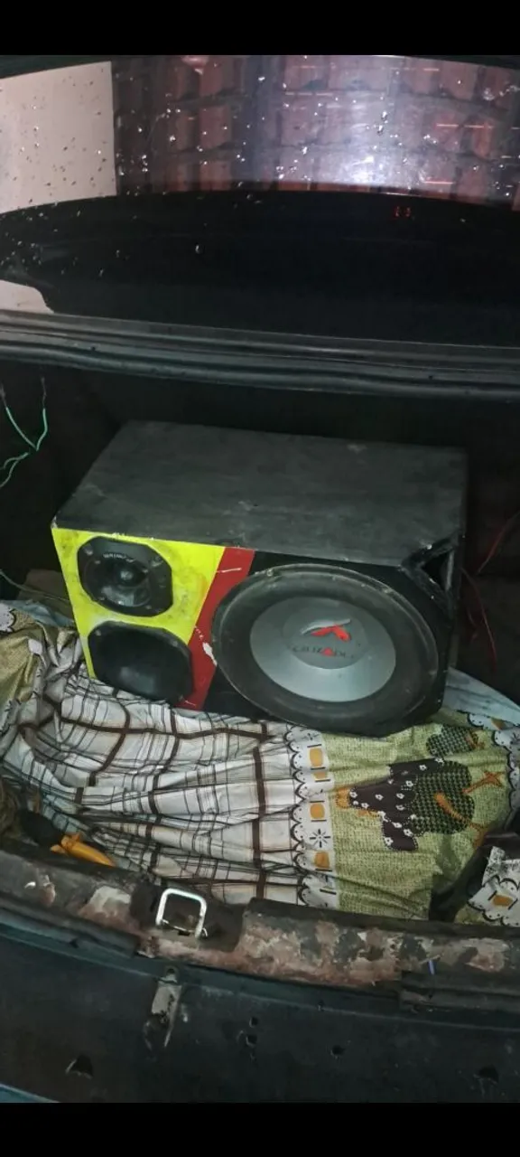 Caixa de som automotivo completa