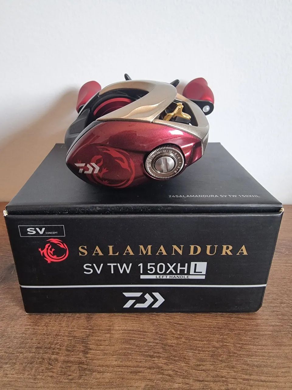 Carretilha Daiwa Salamandura SV TW 150XH L esquerda - Foto 2