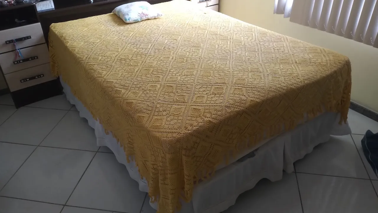 Colcha de Crochê Amarelo Artesanal