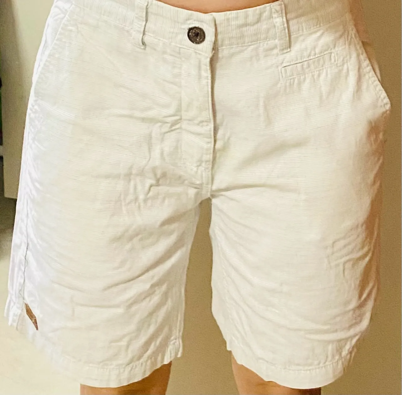 Bermuda branco de sarja