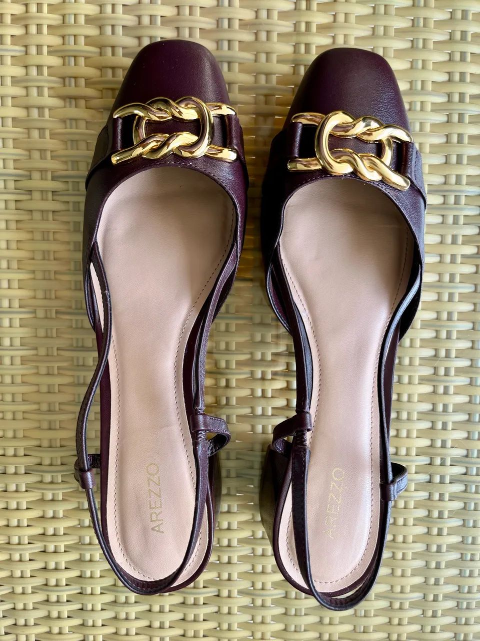 Scarpin Arezzo n° 40 bico quadrado 