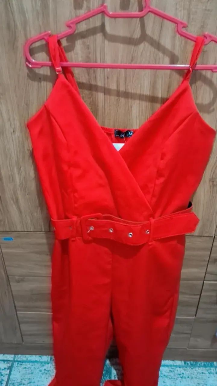 Lindo macacao comprido Vermelho( Nunca Usado)