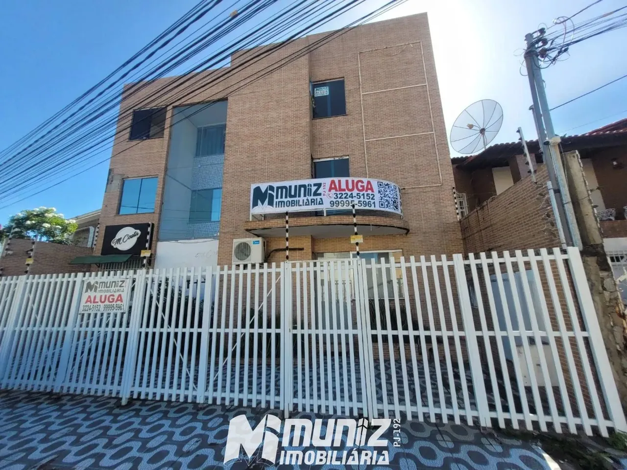 ALUGA-SE SALA COMERCIAL NA GALERIA ROLLEMBERG (1° ANDAR)