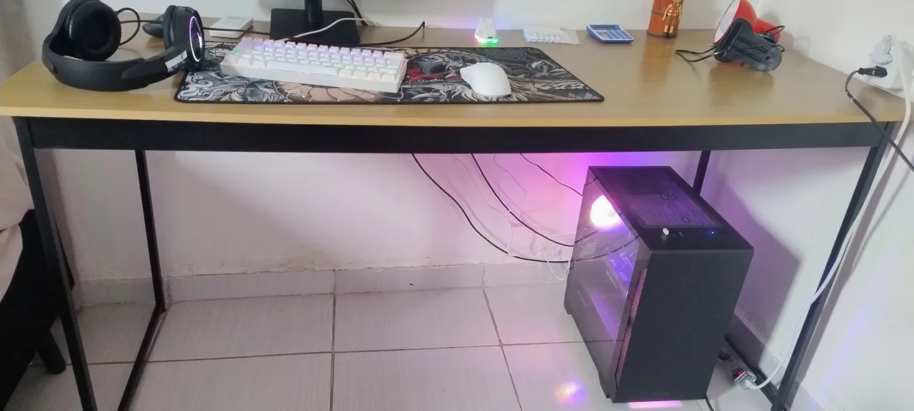 Mesa escrivaninha estilo industrial