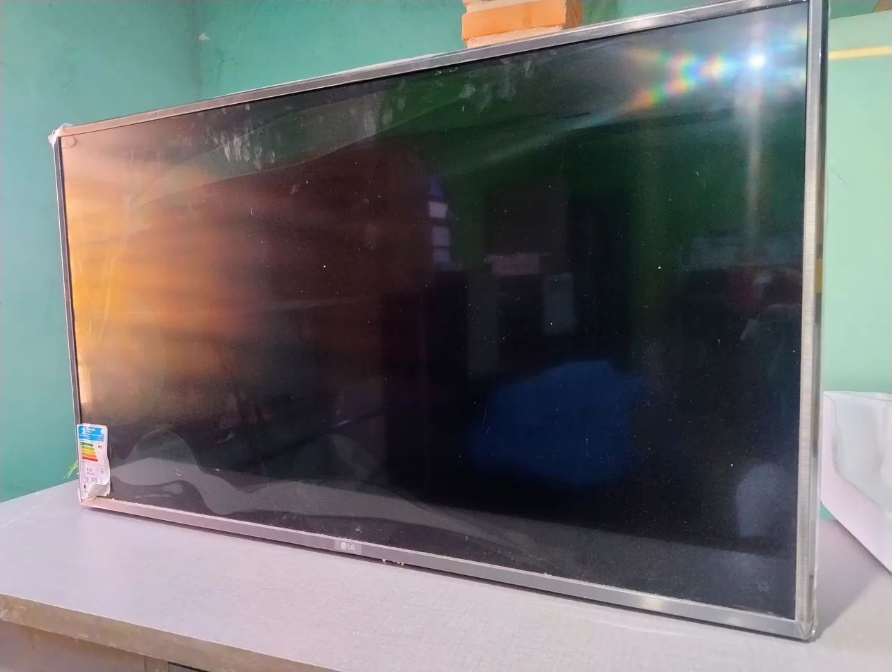 Televisão LG 43 polegadas nova com tela quebrada 