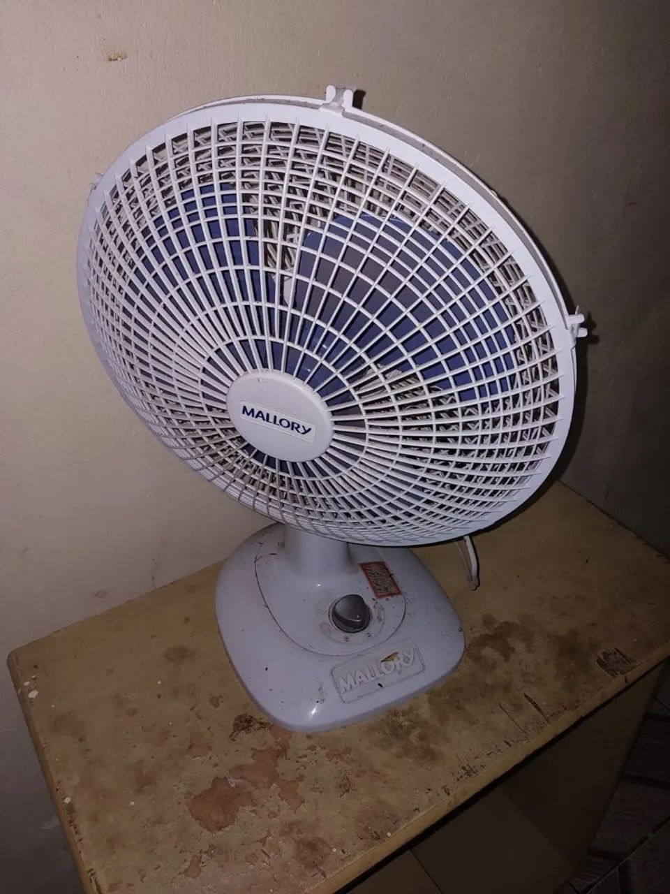 Vende-se ventilador semi-novo 