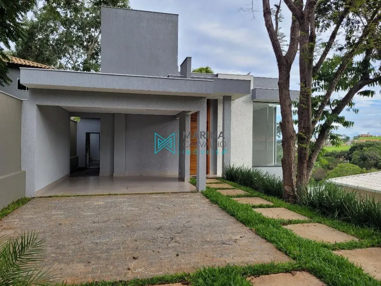 Casa com 4 quartos à venda, 215 m² por R$ 1.850.000 - Condomínio Village do Gramado - Lago