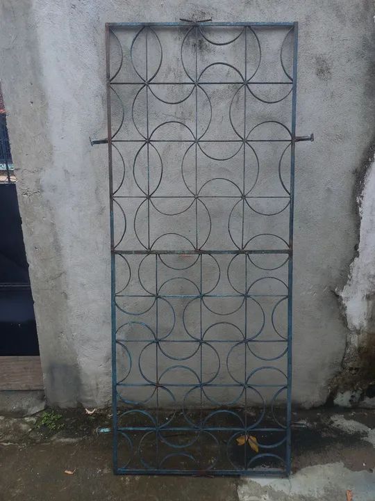 Vende-se Grade de ferro.