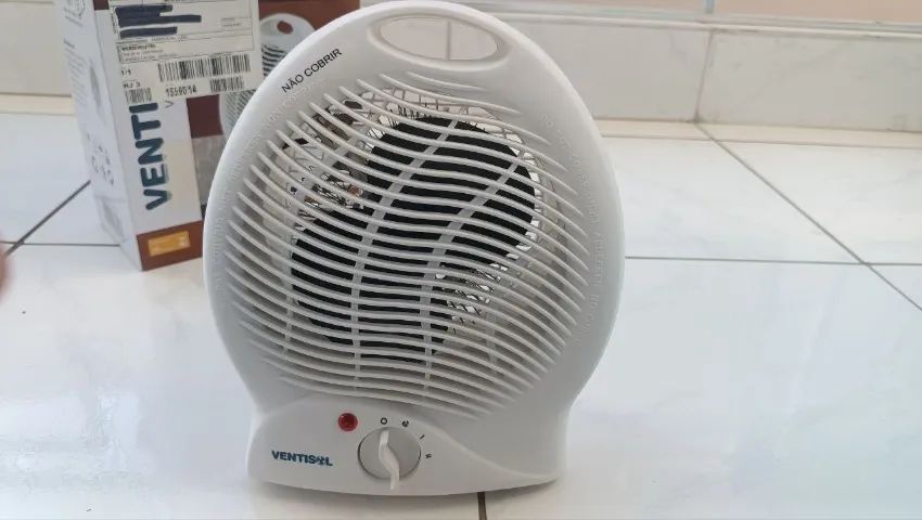 Aquecedor/Ventilador 127v Funcionando Veja foto do plug 20A (Ventisol) (Bangu)