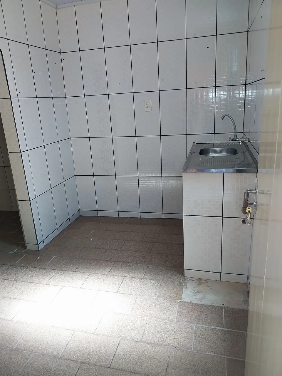 Aluga-se um apartamento