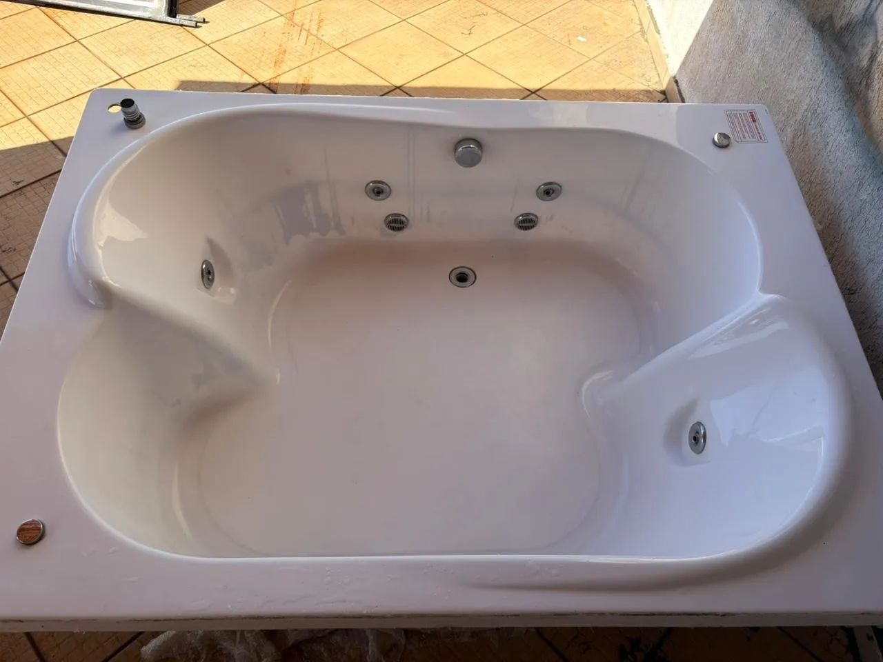 BANHEIRA HIDROMASSAGEM OURO FINO 1.80m X 1.28m COM BOMBA  - Foto 3