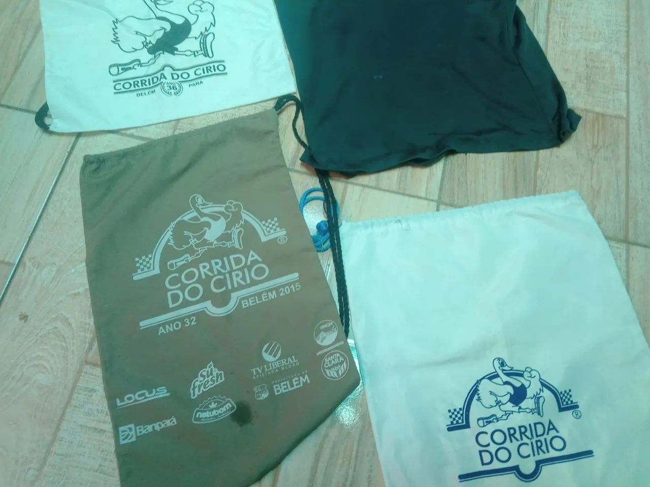R$65 Camisa e sacolas da Corrida Círio anos 80. - Foto 2