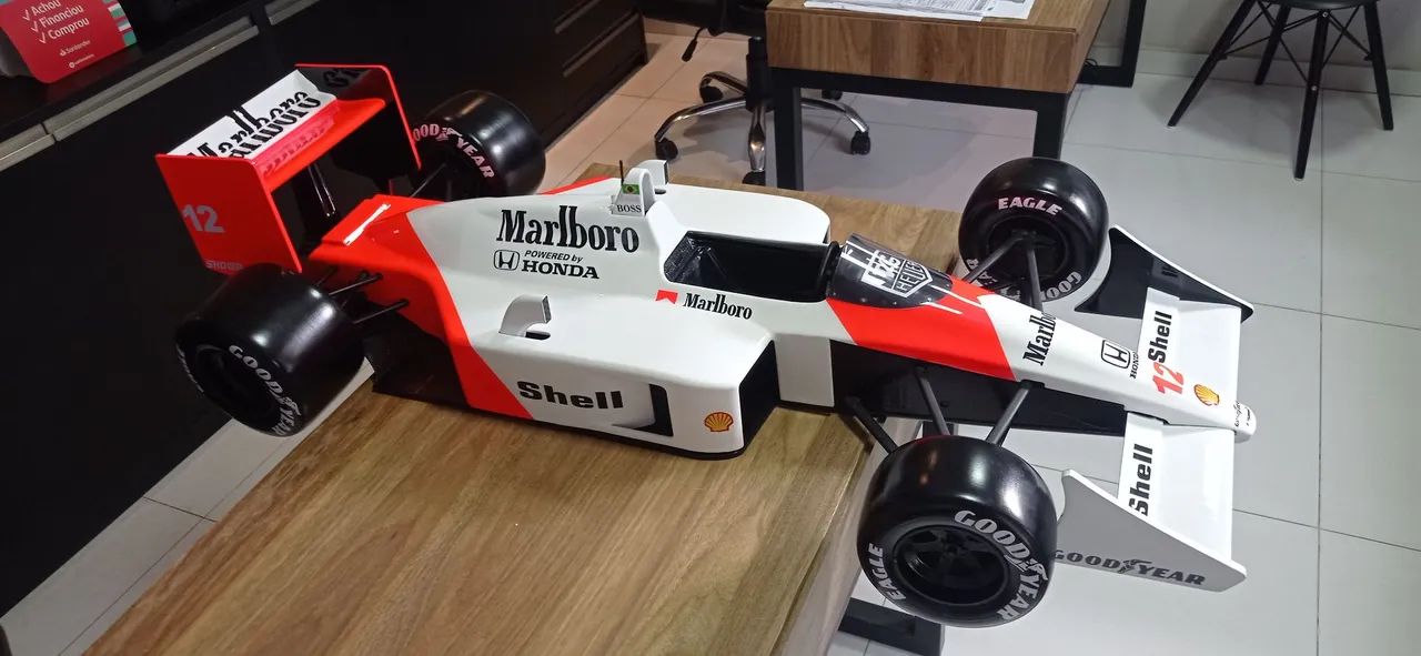 Réplica McLaren mp4/4 Ayrton Senna - 1 metro de comprimento  - Foto 5