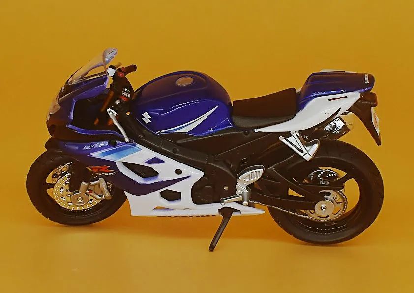 Miniarura da Moto Suzuki Speed.