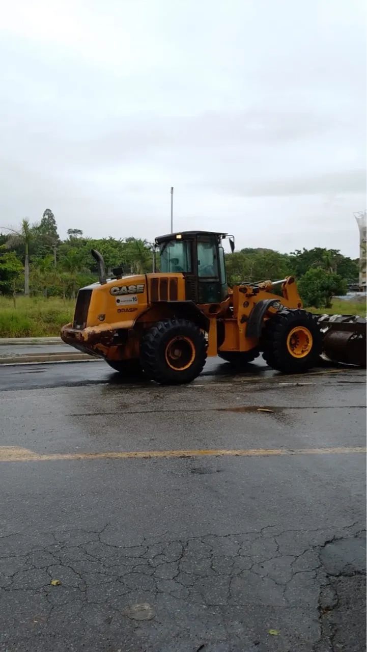 CASE  821 E