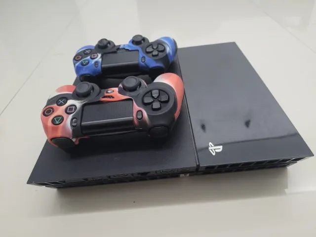 Playstation 4 com 2 controles - Foto 2