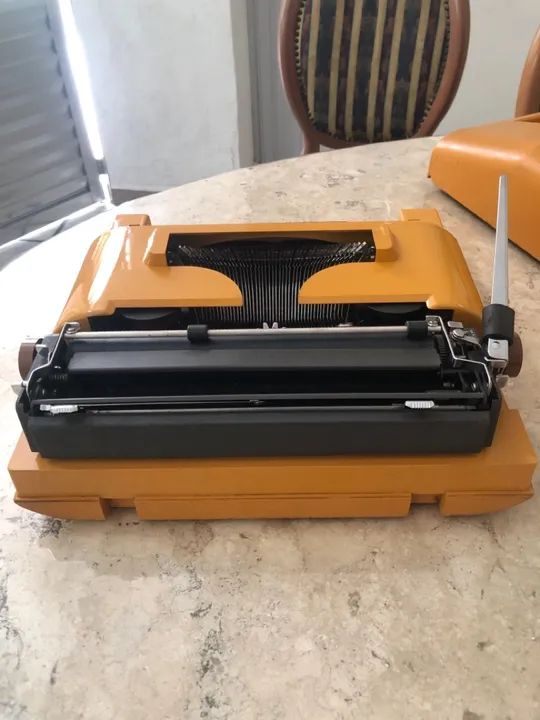 Máquina de escrever Remington 12 amarela - Foto 5