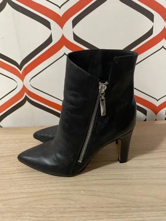Bota Cano Curto Arezzo (Tamanho 34) - Foto 3
