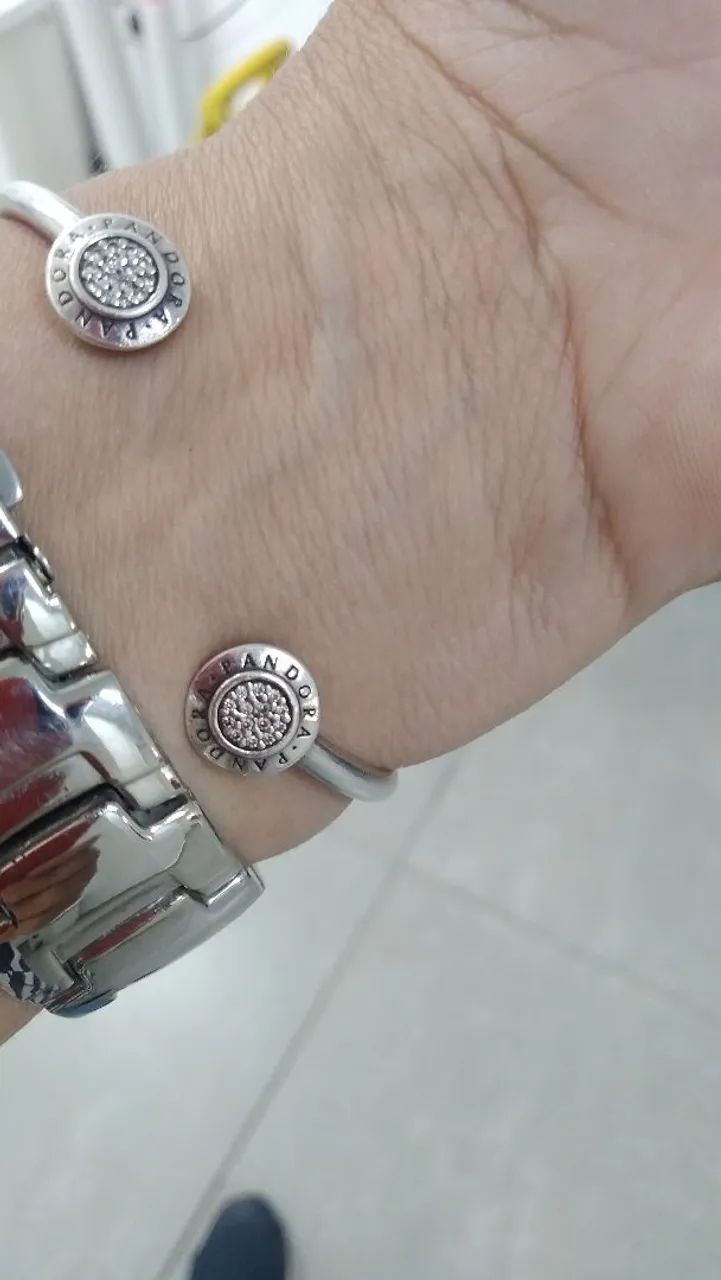 Pulseira Pandora com Pingente de Pedras