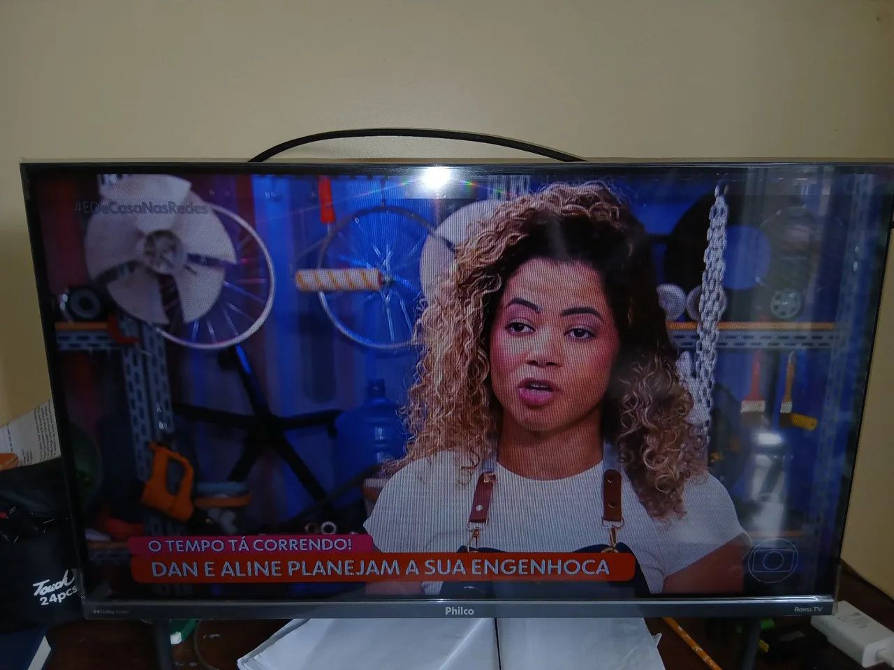 Vendo uma TV de 32 polegadas marca Philco no valor de r$ 700 reais à vista tá pegando tudo