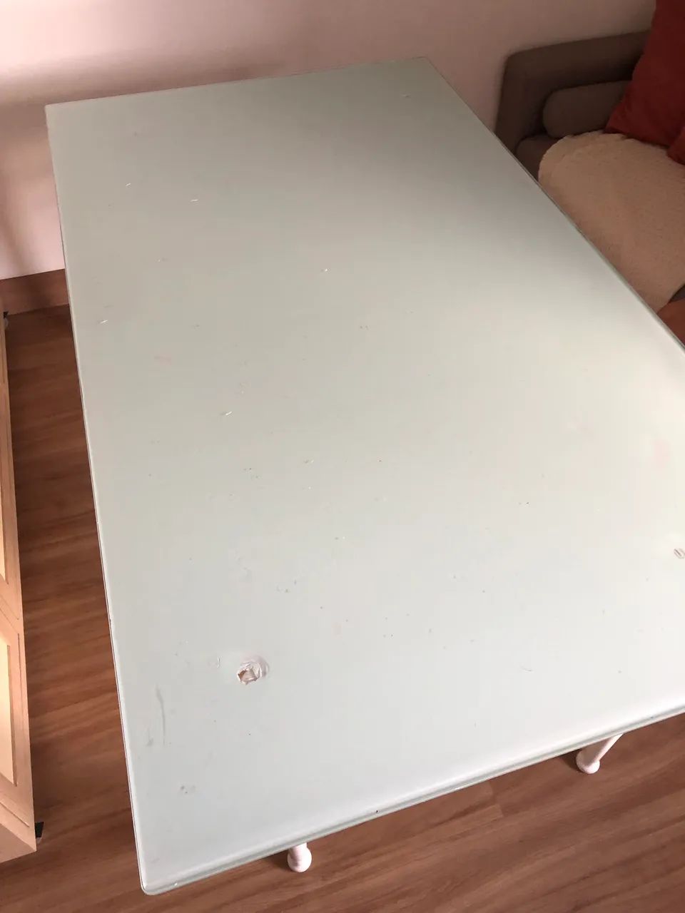 Mesa tampo de vidro, pés de madeira  - Foto 2