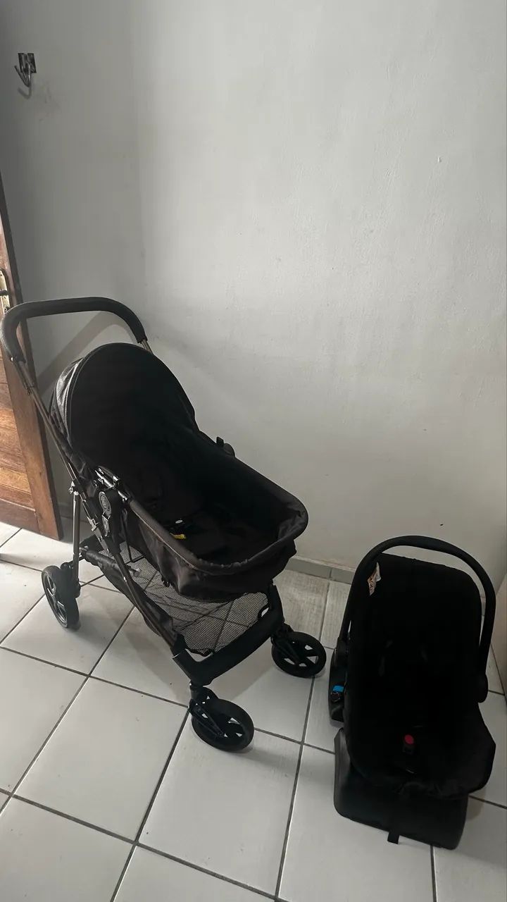 kIT Carrinho e Bebê  conforto Napoli + Base para Carro Galzerano