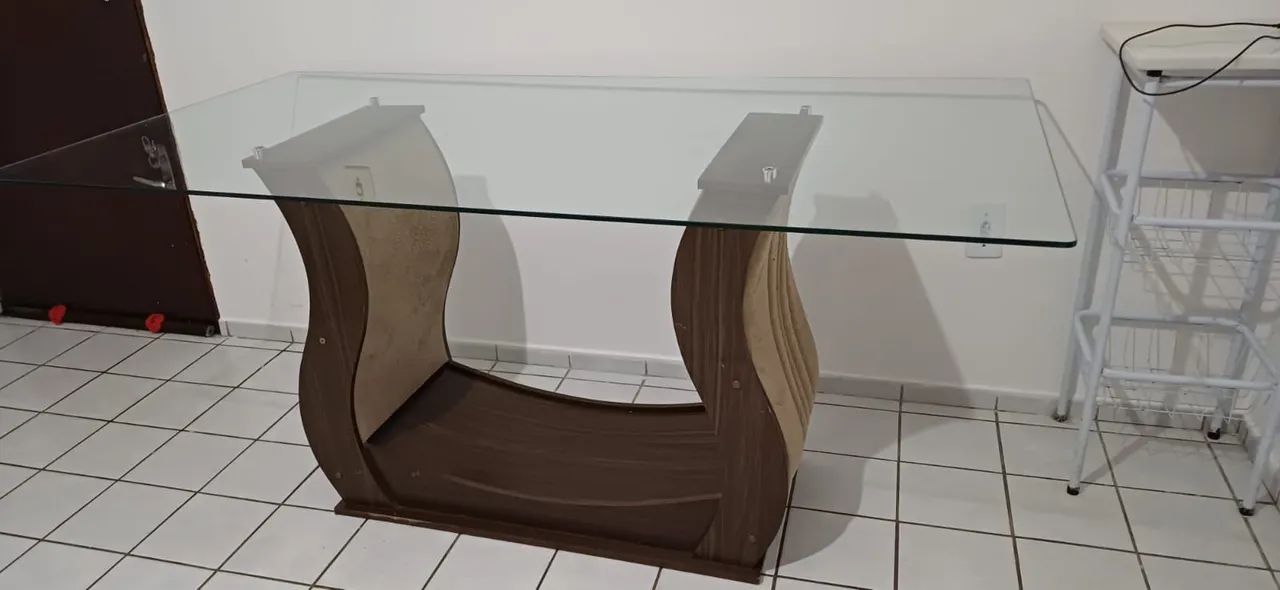 Mesa com tampo de vidro. - Foto 3