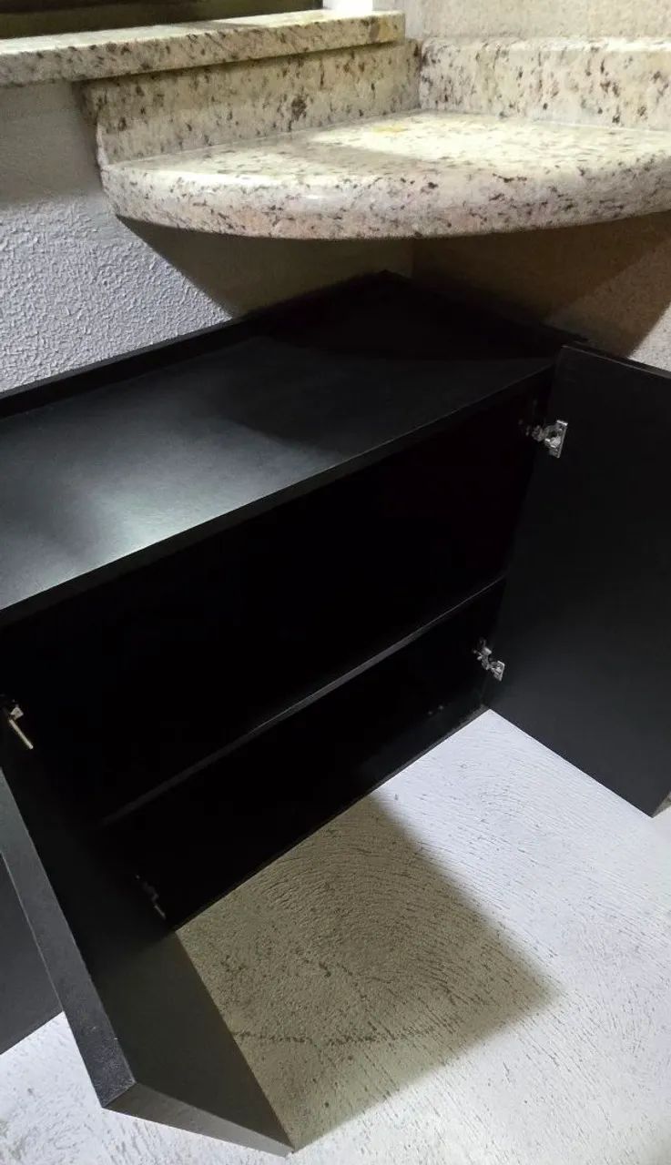 Aparador preto com 4 portas - Foto 2