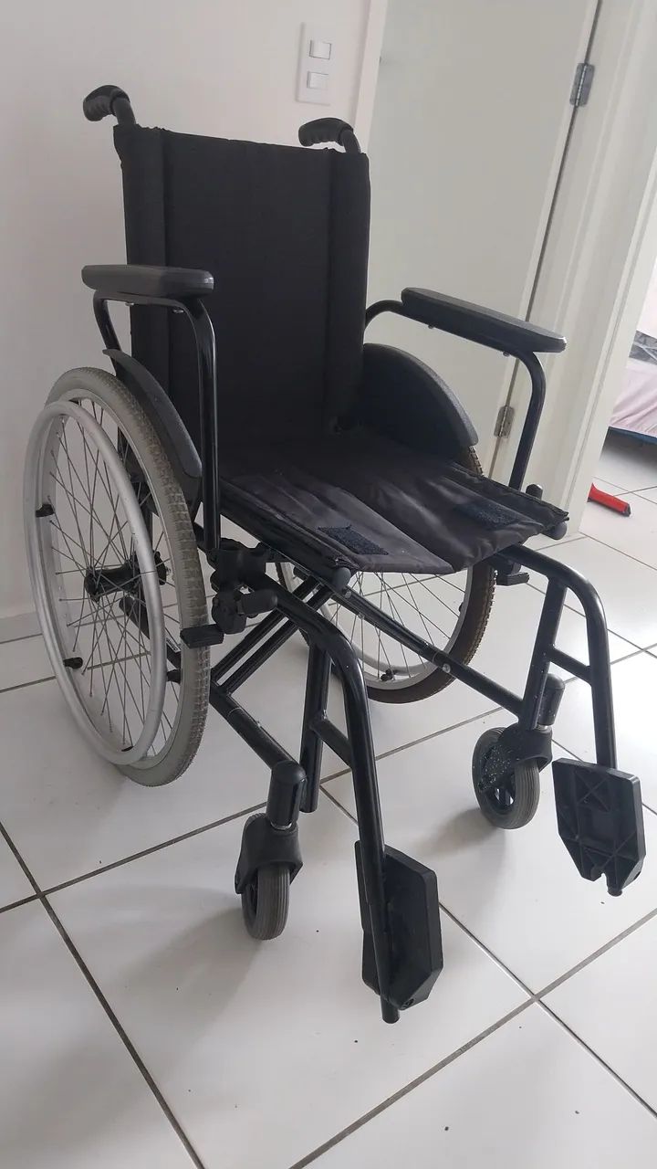 Cadeira de rodas semi nova - Foto 2
