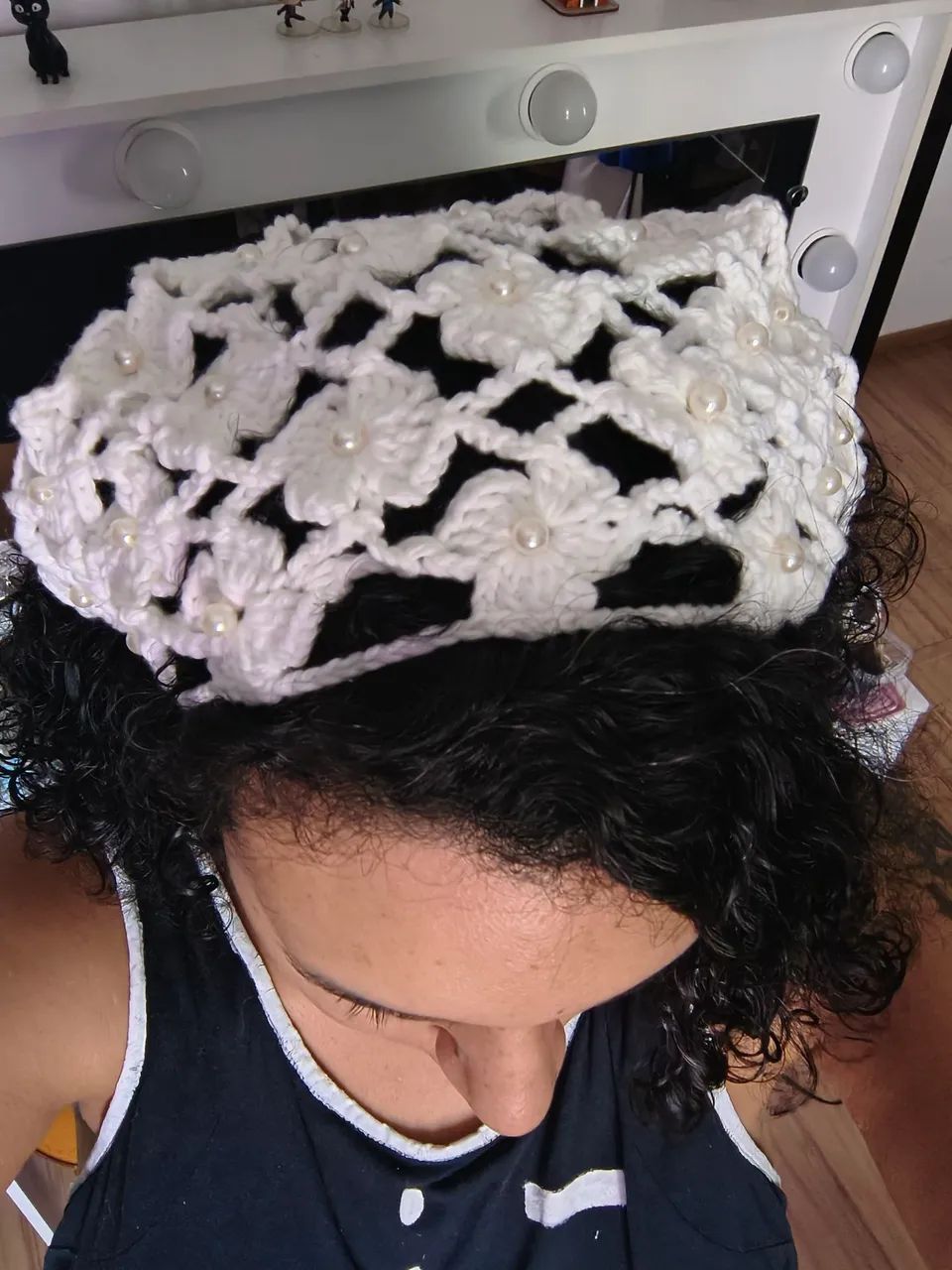 Bandana de florzinhas de crochê - Foto 3