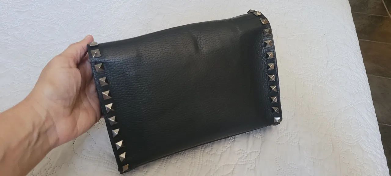 Bolsa de couro com detalhes de spikes - Foto 3