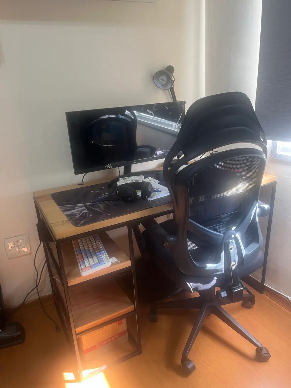 Vende-se mesa e cadeira de escritório 