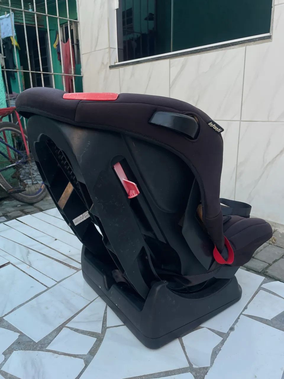 Vendo cadeirinha de bebê para carro em ótimo estado de conservação - Foto 2