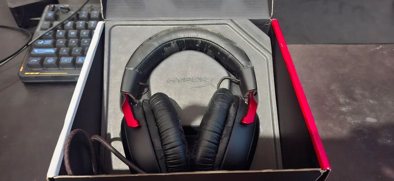Headset Gamer HyperX Cloud III - Compatível com PC, PS5, Xbox Series XIS  - Foto 2