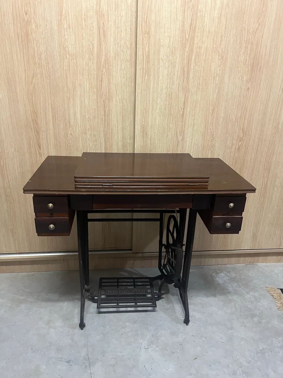 Máquina de costura antiga - Foto 3