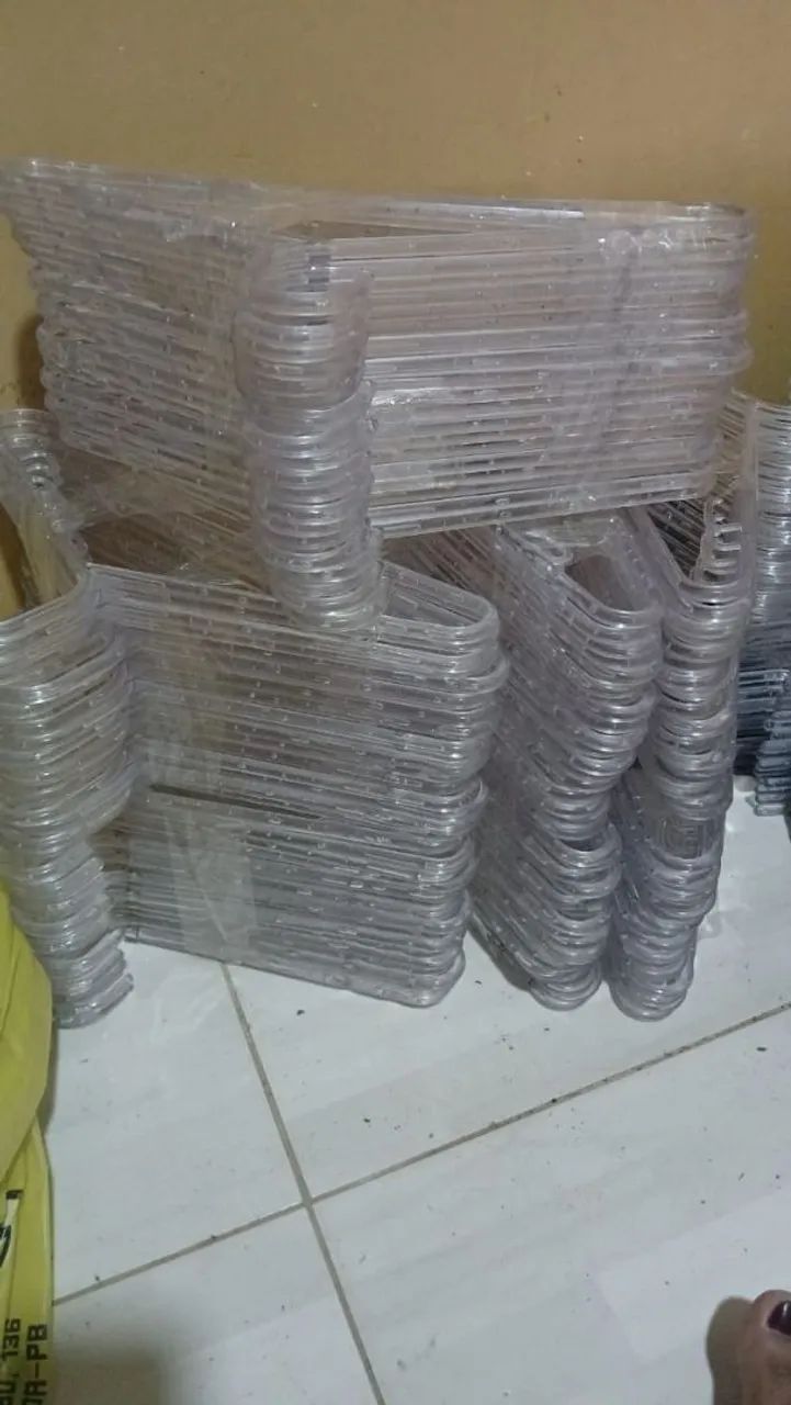 Cabides acrílico mas de 120 unidades  - Foto 2
