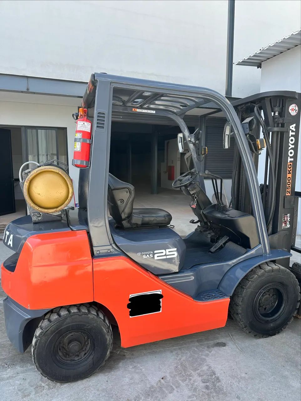 Empilhadeira Toyota 2.500kg Torre triplex 4,80mt - Foto 3