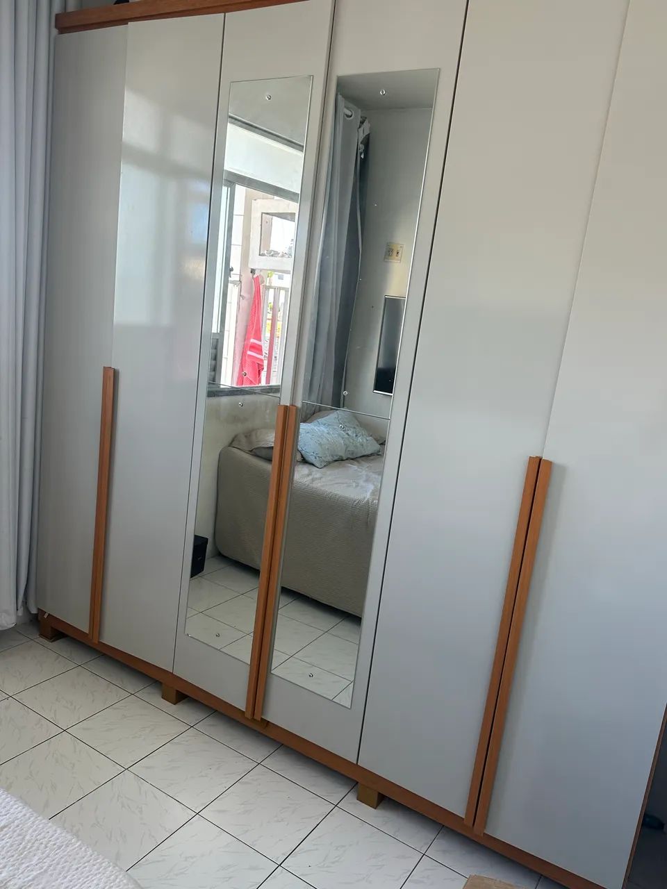 Guarda Roupa 6 portas com espelho 