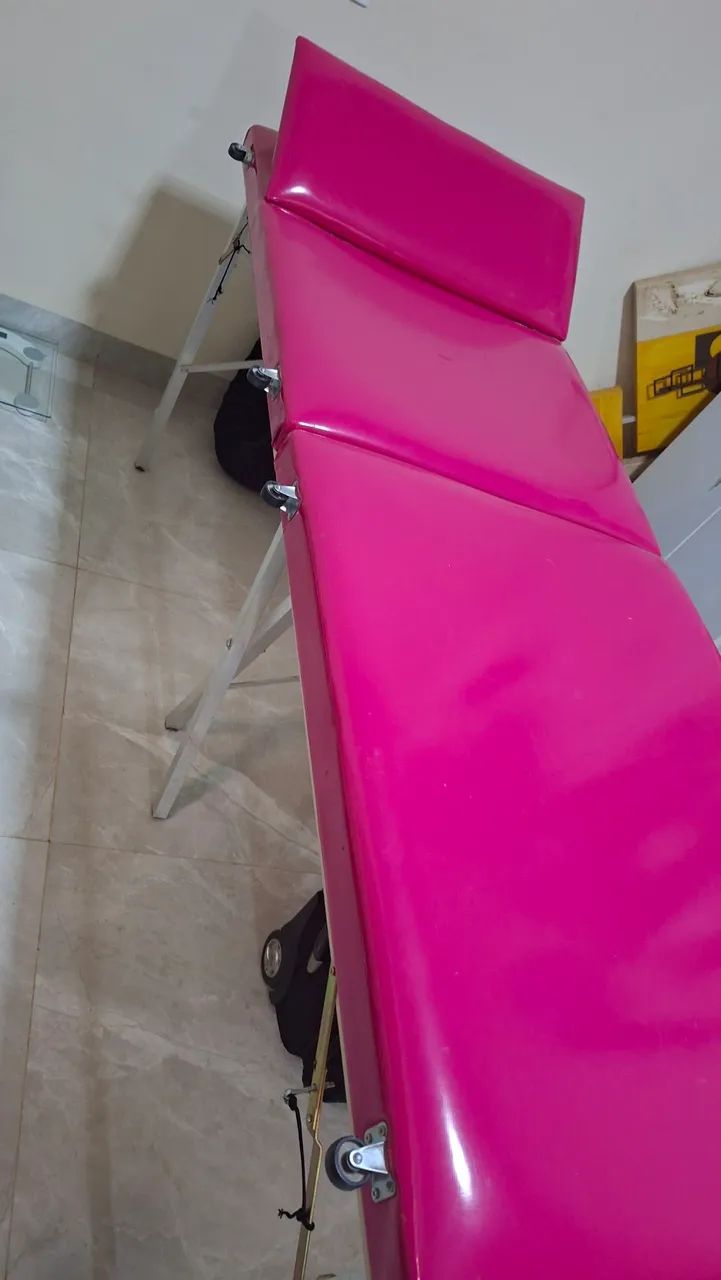 Vendo uma maca,carro auxiliar,uma banquete  - Foto 3