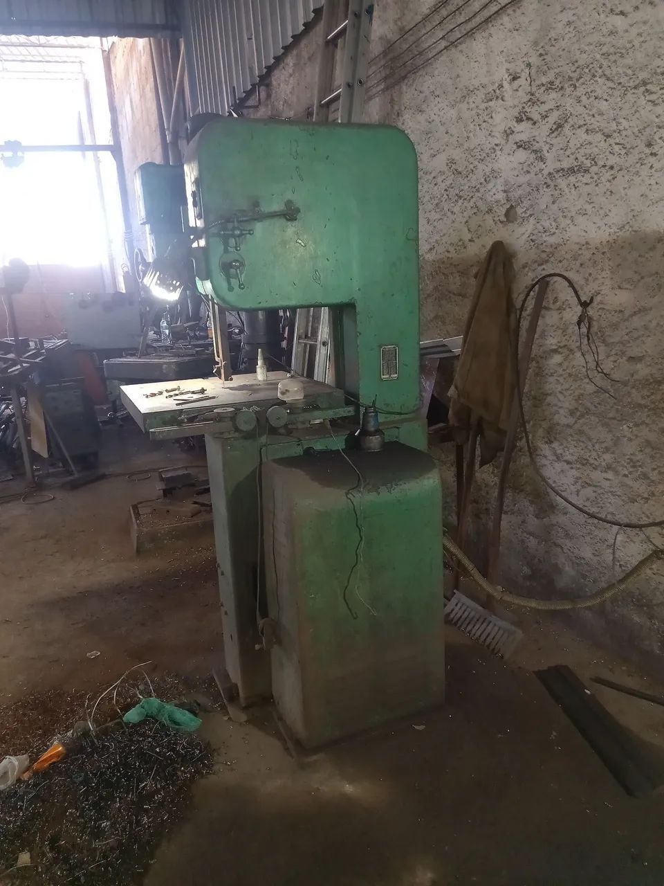 Máquina de serrar aço,com soldador da Serra acoplada - Foto 2