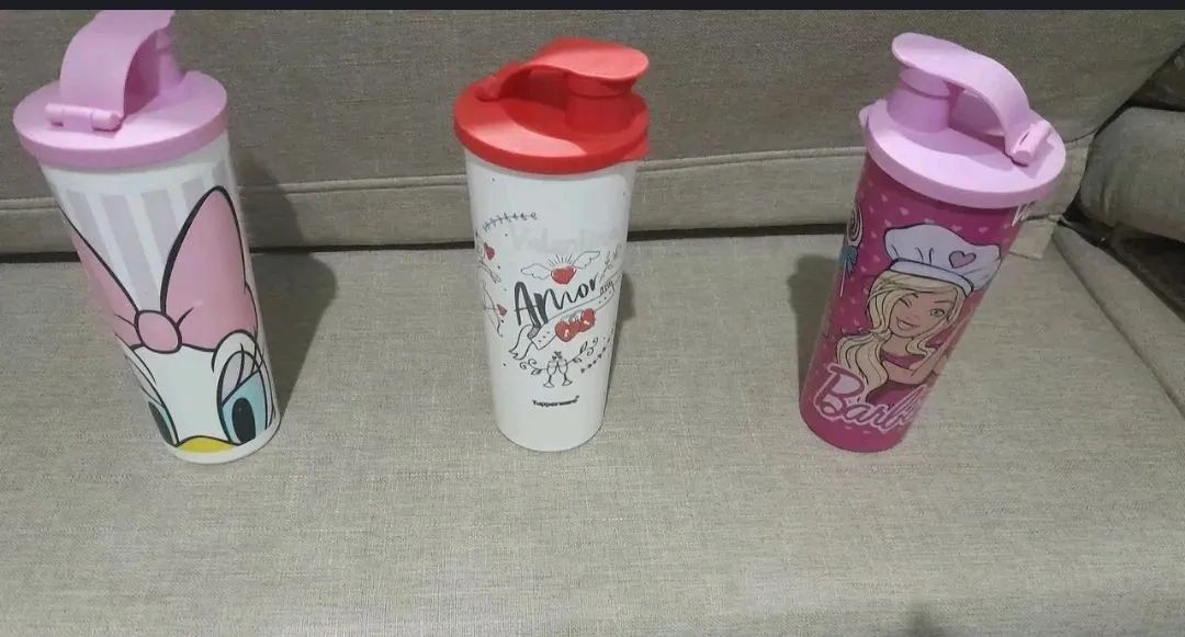 3 Copos Infantis Tuperware com Bico (Barbie/Margarida/Amor) - Foto 2